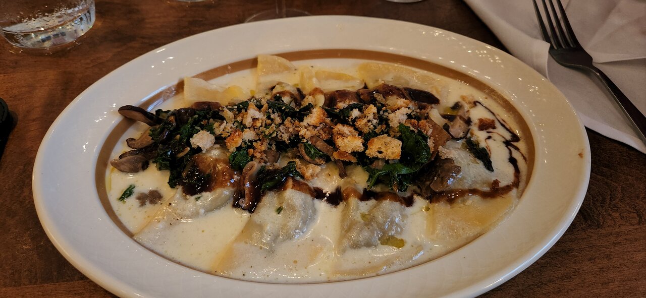 Wildflower signature dishes Pan Roasted Chicken
Short Rib Ravioli
Asian Chicken
